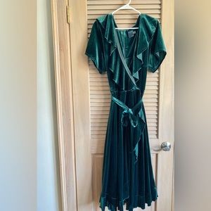 Beautiful green velvet dress worn once